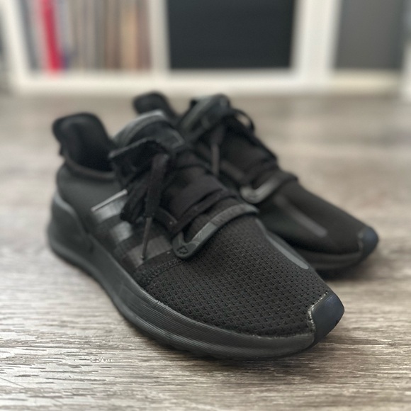 Adidas Men’s Shoe Size 6 - Picture 2 of 6